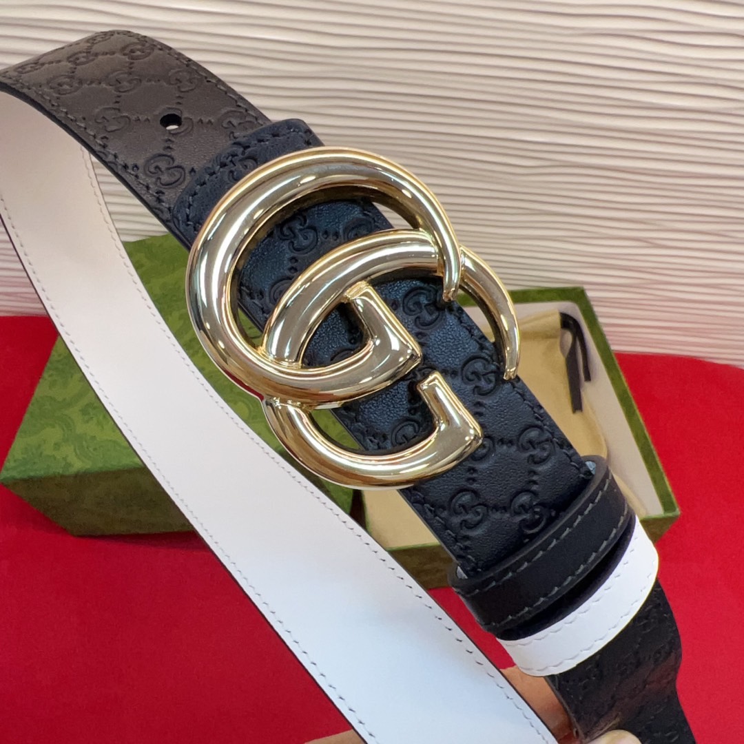 秋冬系列焕新演绎富有辨识度的GG Marmont系列。这款双面腰带采用GG Supreme与皮革材质匠心