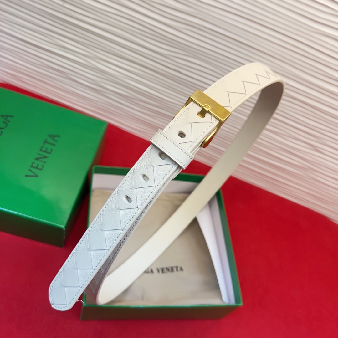 进口皮 针扣独特风格设计 柔软胎小牛皮皮料 众多明星推荐 复古洋气 头层编织宽度2 0Cm