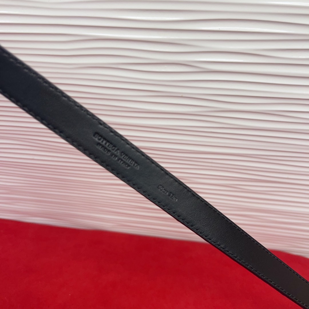 进口皮 针扣独特风格设计 柔软胎小牛皮皮料 众多明星推荐 复古洋气 头层编织宽度2.0Cm