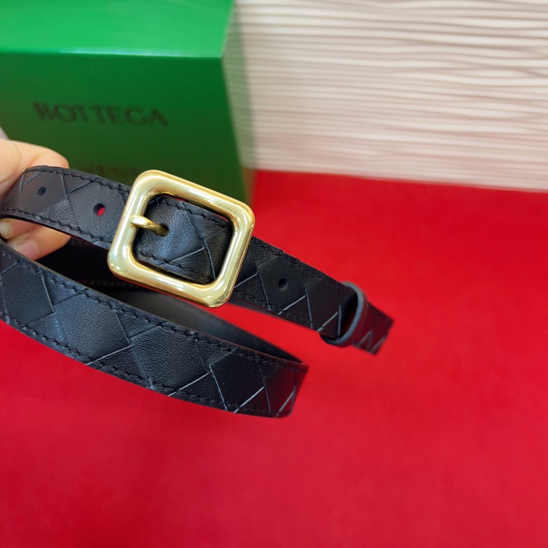 进口皮 针扣独特风格设计 柔软胎小牛皮皮料 众多明星推荐 复古洋气 头层编织宽度2.0Cm