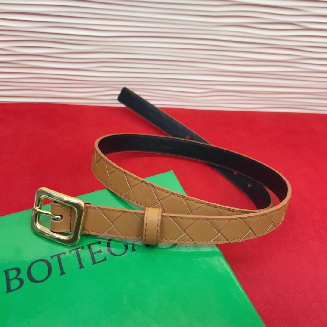 进口皮 针扣独特风格设计 柔软胎小牛皮皮料 众多明星推荐 复古洋气 头层编织宽度2.0Cm