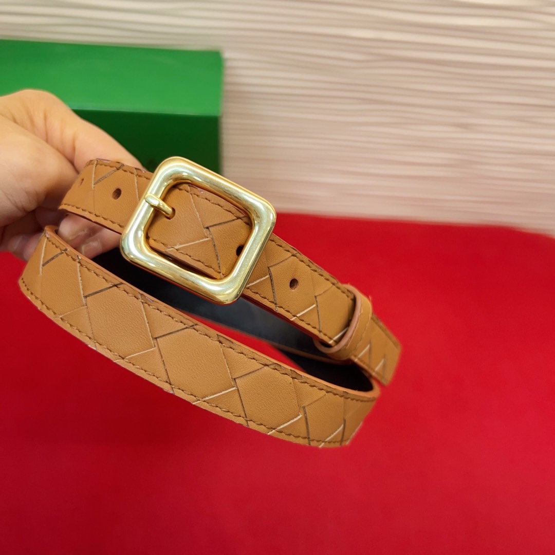 进口皮 针扣独特风格设计 柔软胎小牛皮皮料 众多明星推荐 复古洋气 头层编织宽度2.0Cm