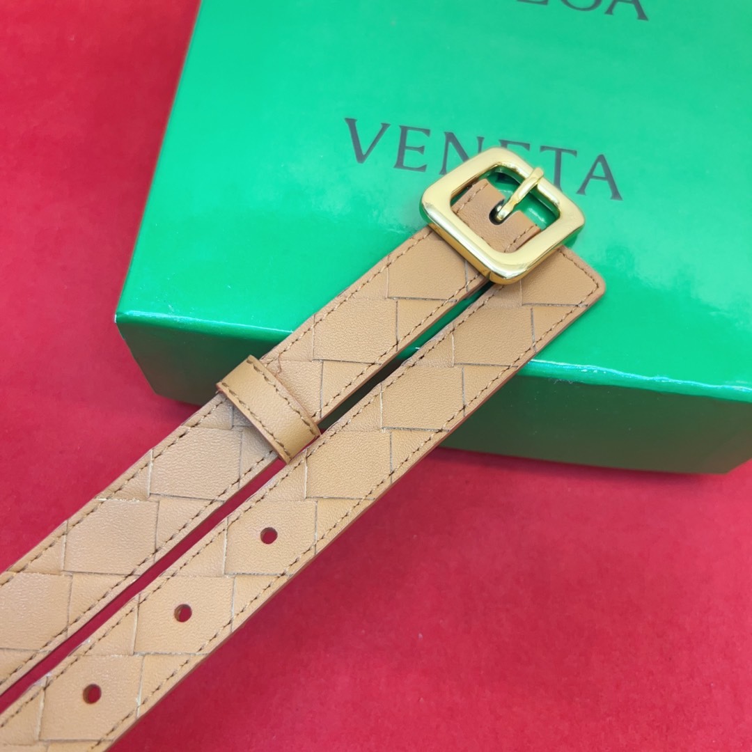 进口皮 针扣独特风格设计 柔软胎小牛皮皮料 众多明星推荐 复古洋气 头层编织宽度2.0Cm