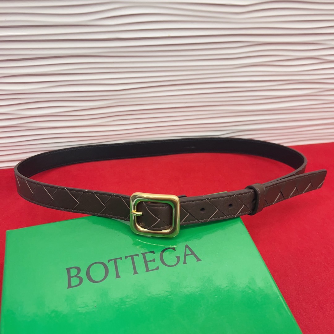 P 进口皮 针扣独特风格设计 柔软胎小牛皮皮料 众多明星推荐 复古洋气 头层编织宽度2.0Cm