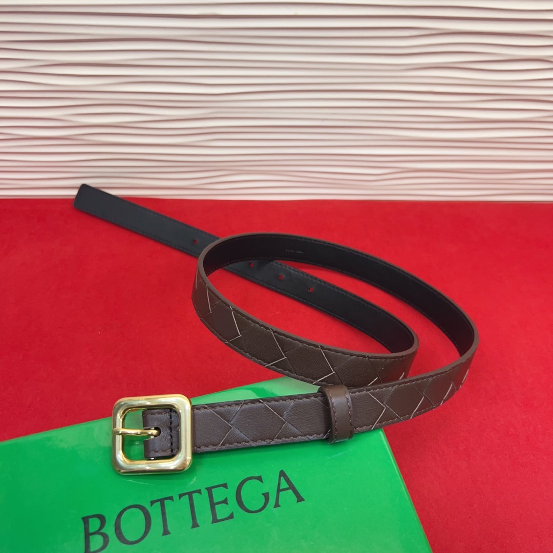 P 进口皮 针扣独特风格设计 柔软胎小牛皮皮料 众多明星推荐 复古洋气 头层编织宽度2.0Cm