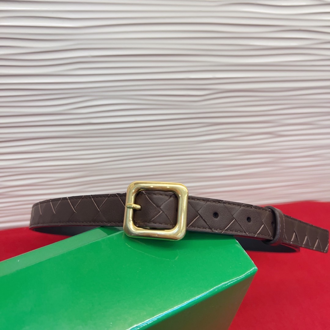 P 进口皮 针扣独特风格设计 柔软胎小牛皮皮料 众多明星推荐 复古洋气 头层编织宽度2.0Cm