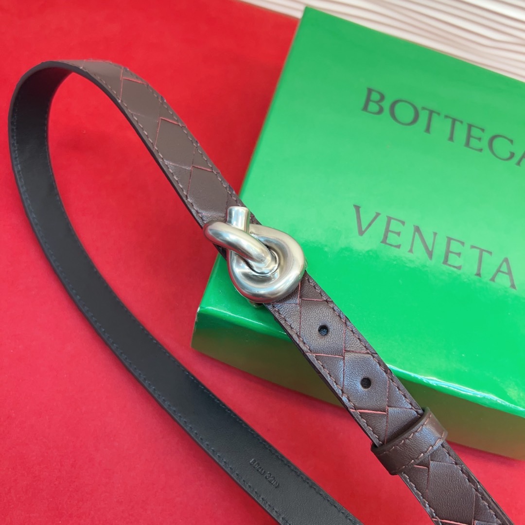 进口皮 板扣独特风格设计 柔软胎小牛皮皮料 众多明星推荐 复古洋气 头层编织宽度2.0Cm