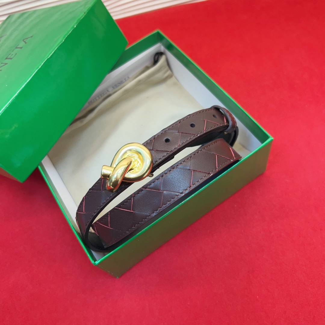 进口皮 板扣独特风格设计 柔软胎小牛皮皮料 众多明星推荐 复古洋气 头层编织宽度2.0Cm