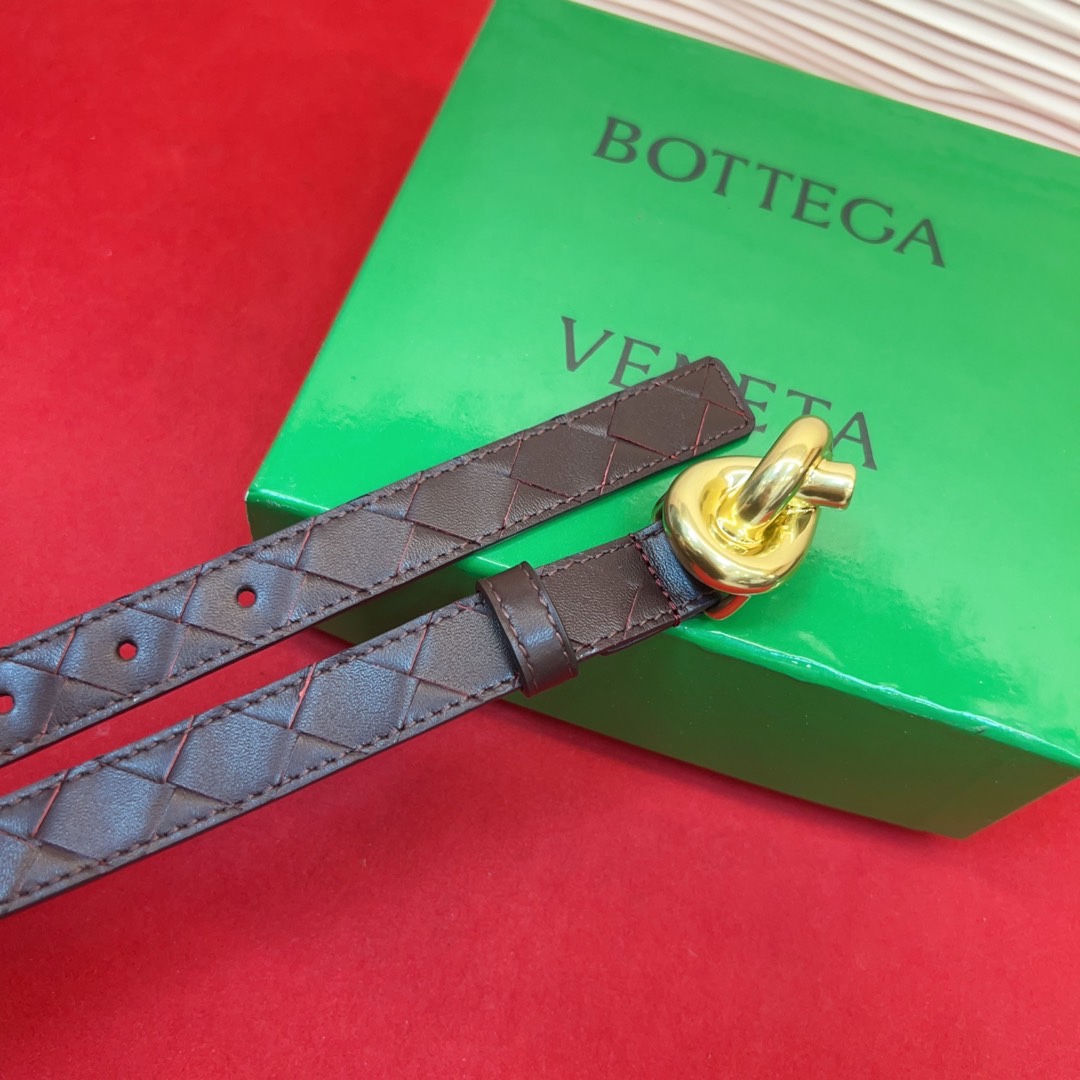 进口皮 板扣独特风格设计 柔软胎小牛皮皮料 众多明星推荐 复古洋气 头层编织宽度2.0Cm