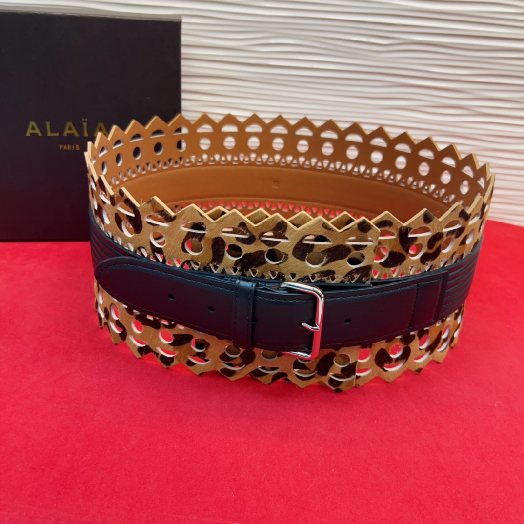 Alaia 阿来莱 马毛腰封、品牌标志性的镂空雕花工艺，柔软牛皮制成于意大利12Cm、，Alaia是一个