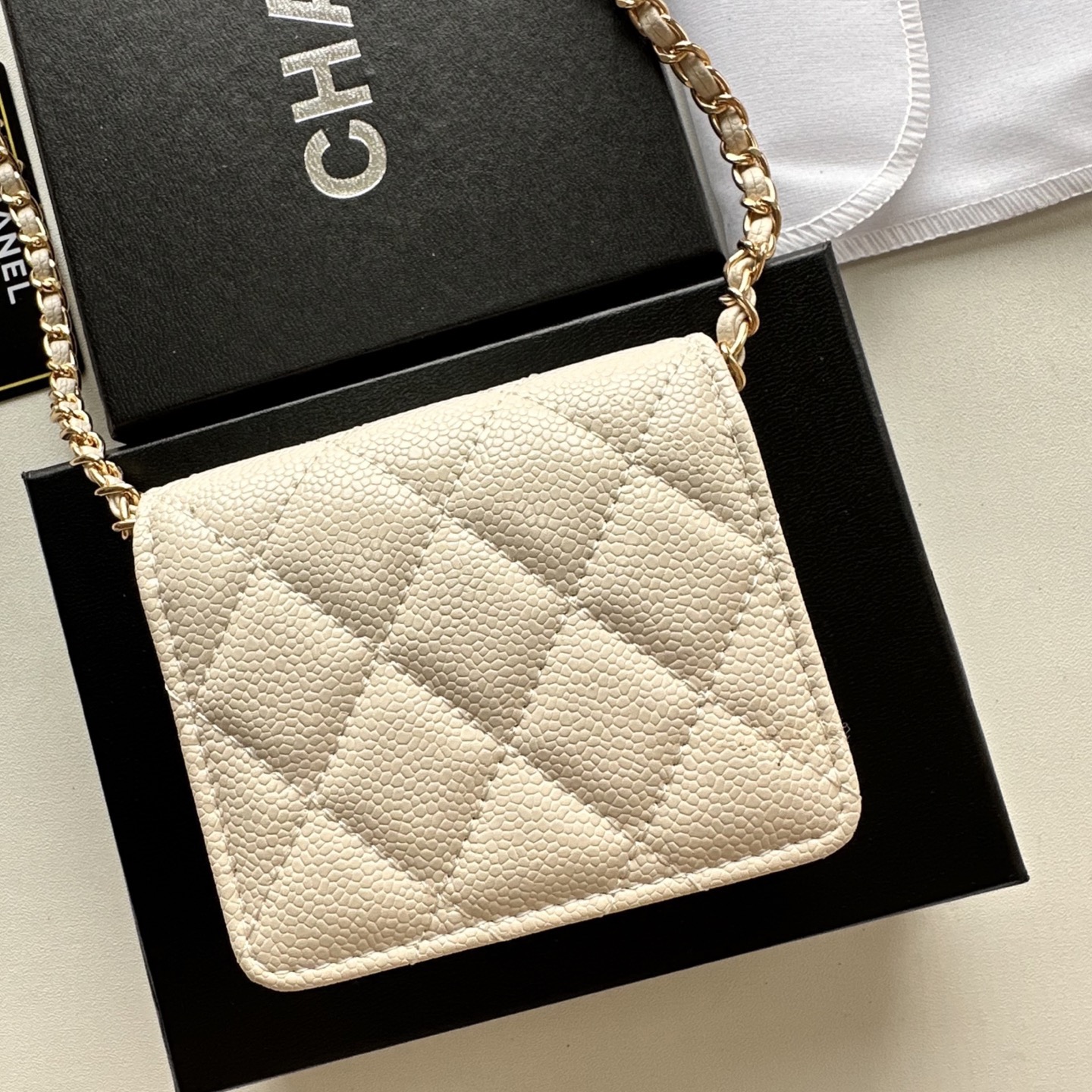 P 小废包太火爆啦[愉快][愉快]小到只能放卡片和口红之类的小小包[流泪]售价两W多还是抢爆头[破涕为笑