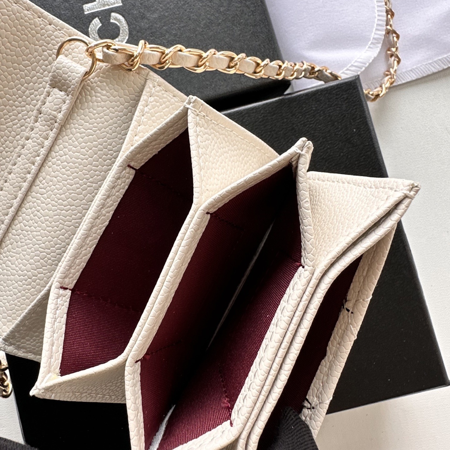 P 小废包太火爆啦[愉快][愉快]小到只能放卡片和口红之类的小小包[流泪]售价两W多还是抢爆头[破涕为笑