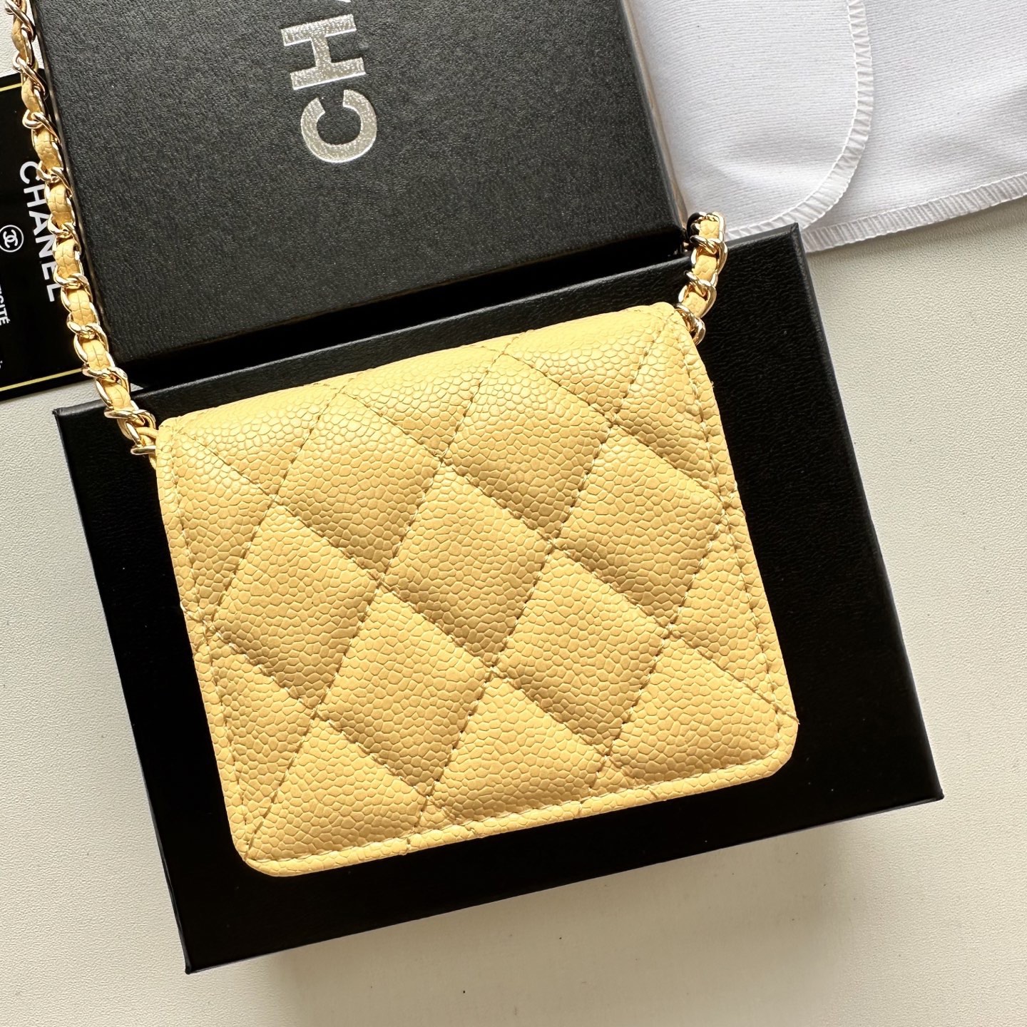 P 小废包太火爆啦[愉快][愉快]小到只能放卡片和口红之类的小小包[流泪]售价两W多还是抢爆头[破涕为笑