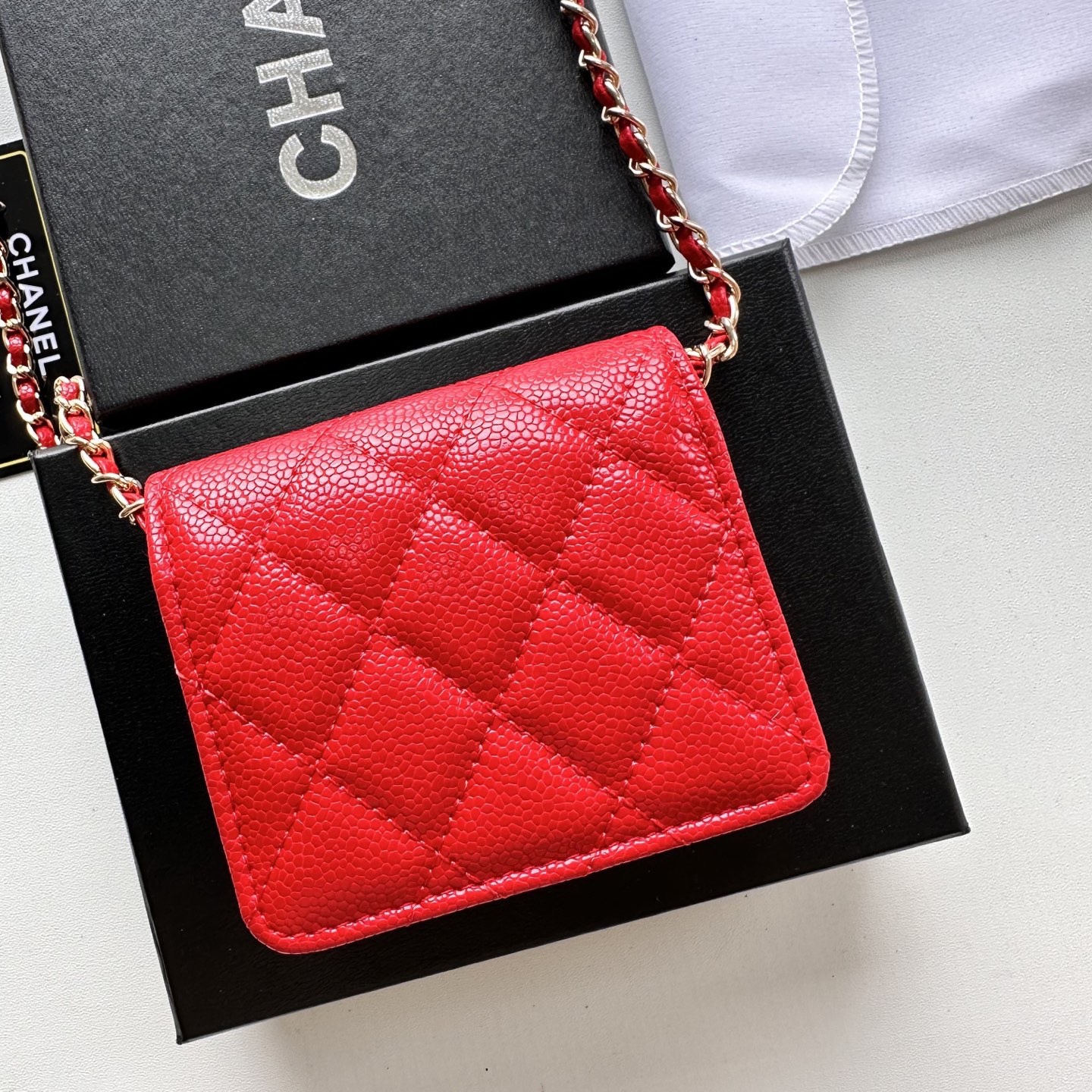 P 小废包太火爆啦[愉快][愉快]小到只能放卡片和口红之类的小小包[流泪]售价两W多还是抢爆头[破涕为笑