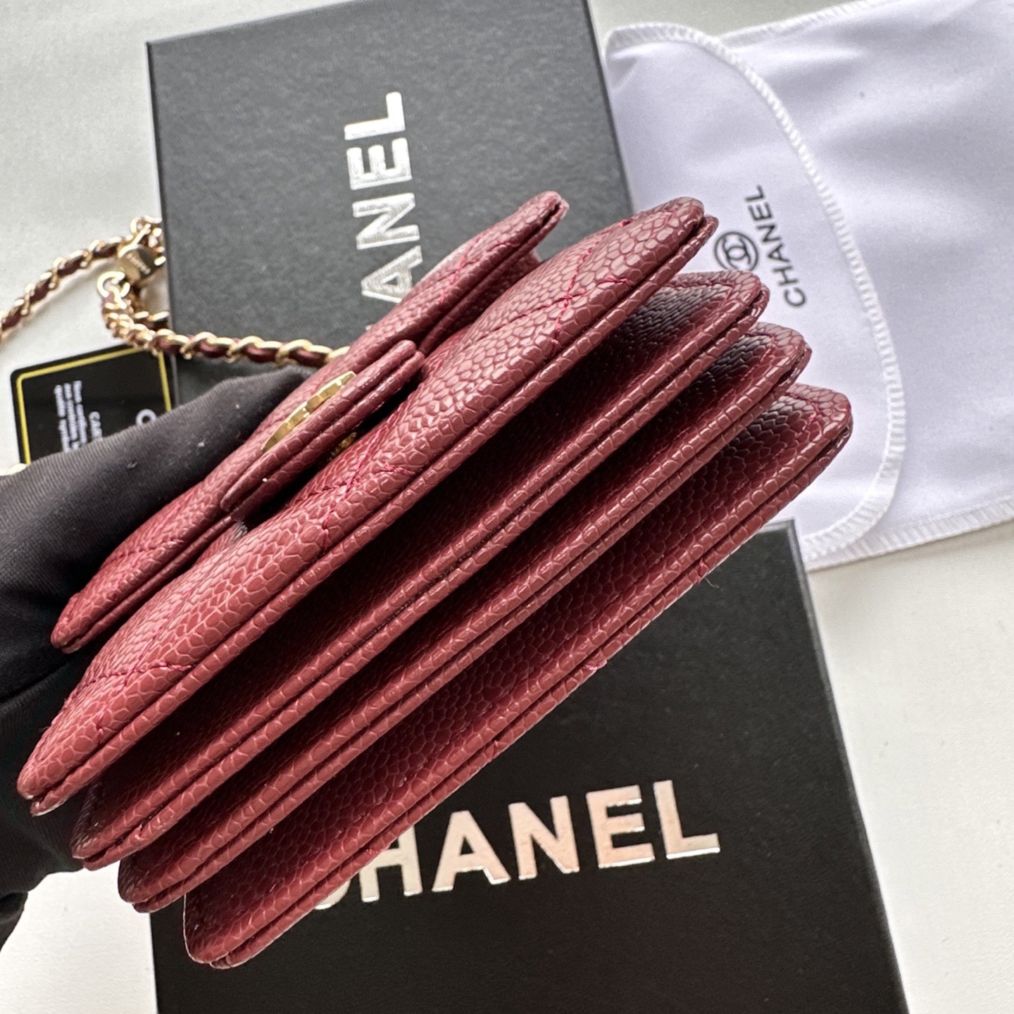 P 小废包太火爆啦[愉快][愉快]小到只能放卡片和口红之类的小小包[流泪]售价两W多还是抢爆头[破涕为笑