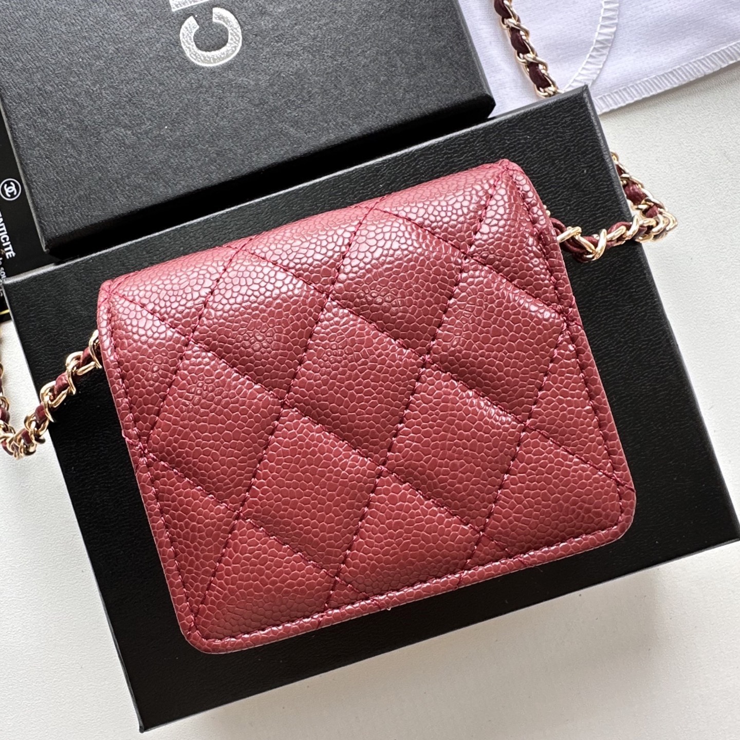 P 小废包太火爆啦[愉快][愉快]小到只能放卡片和口红之类的小小包[流泪]售价两W多还是抢爆头[破涕为笑