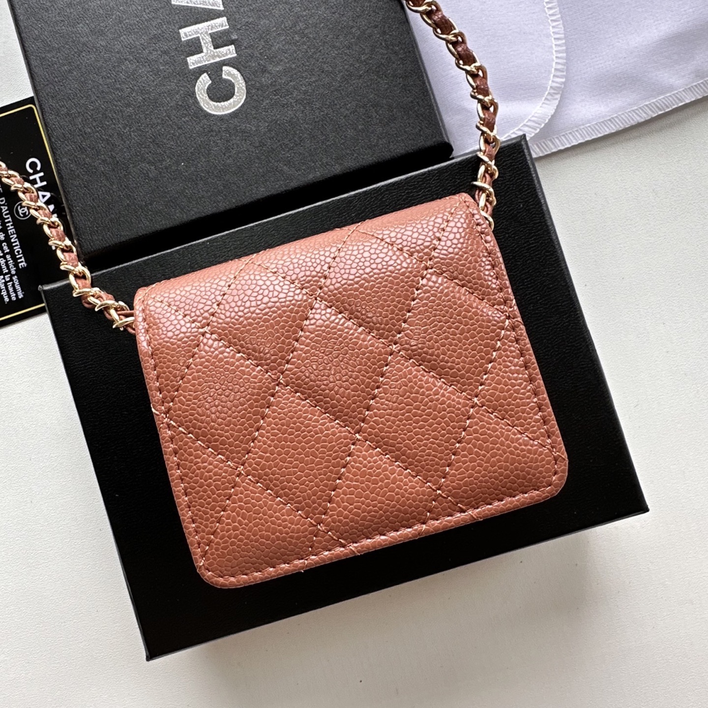 P 小废包太火爆啦[愉快][愉快]小到只能放卡片和口红之类的小小包[流泪]售价两W多还是抢爆头[破涕为笑