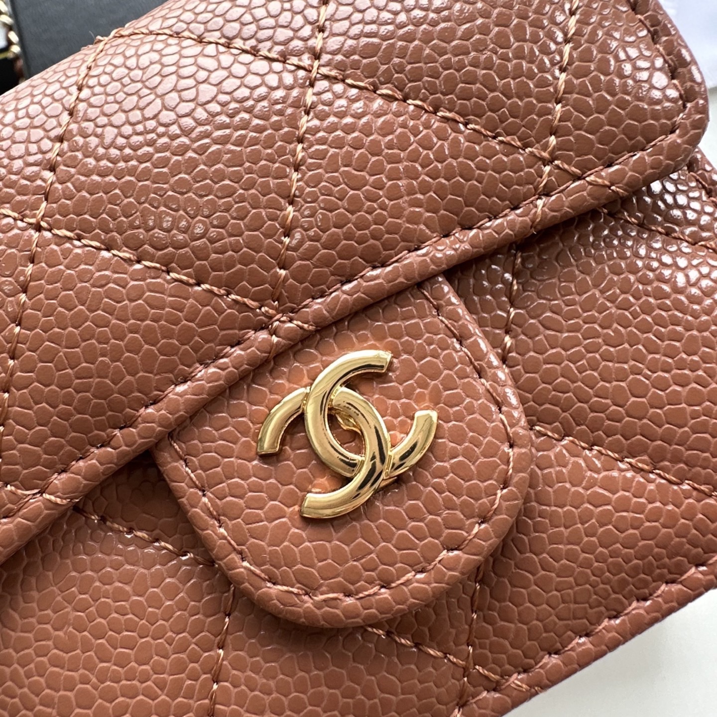 P 小废包太火爆啦[愉快][愉快]小到只能放卡片和口红之类的小小包[流泪]售价两W多还是抢爆头[破涕为笑