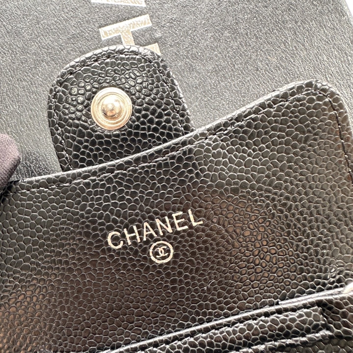 P 小废包太火爆啦[愉快][愉快]小到只能放卡片和口红之类的小小包[流泪]售价两W多还是抢爆头[破涕为笑