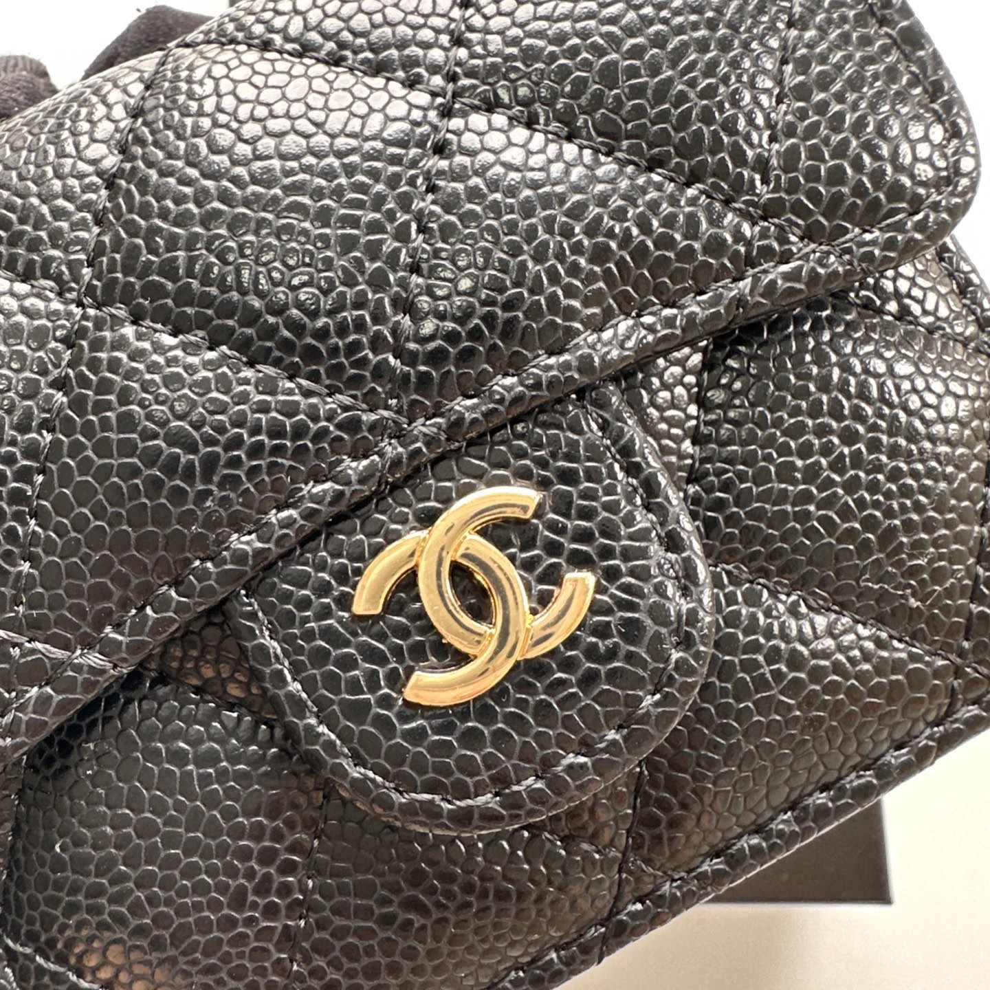 P 小废包太火爆啦[愉快][愉快]小到只能放卡片和口红之类的小小包[流泪]售价两W多还是抢爆头[破涕为笑