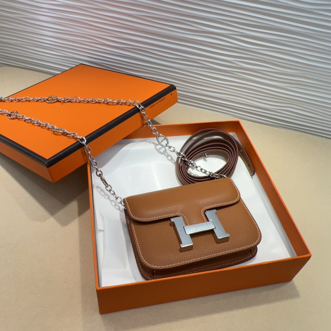 P kelly一直是时尚圈的热宠元素，各路达人都很爱！全套标配包装齐全，这货目前市面连个仿货的影子都木有