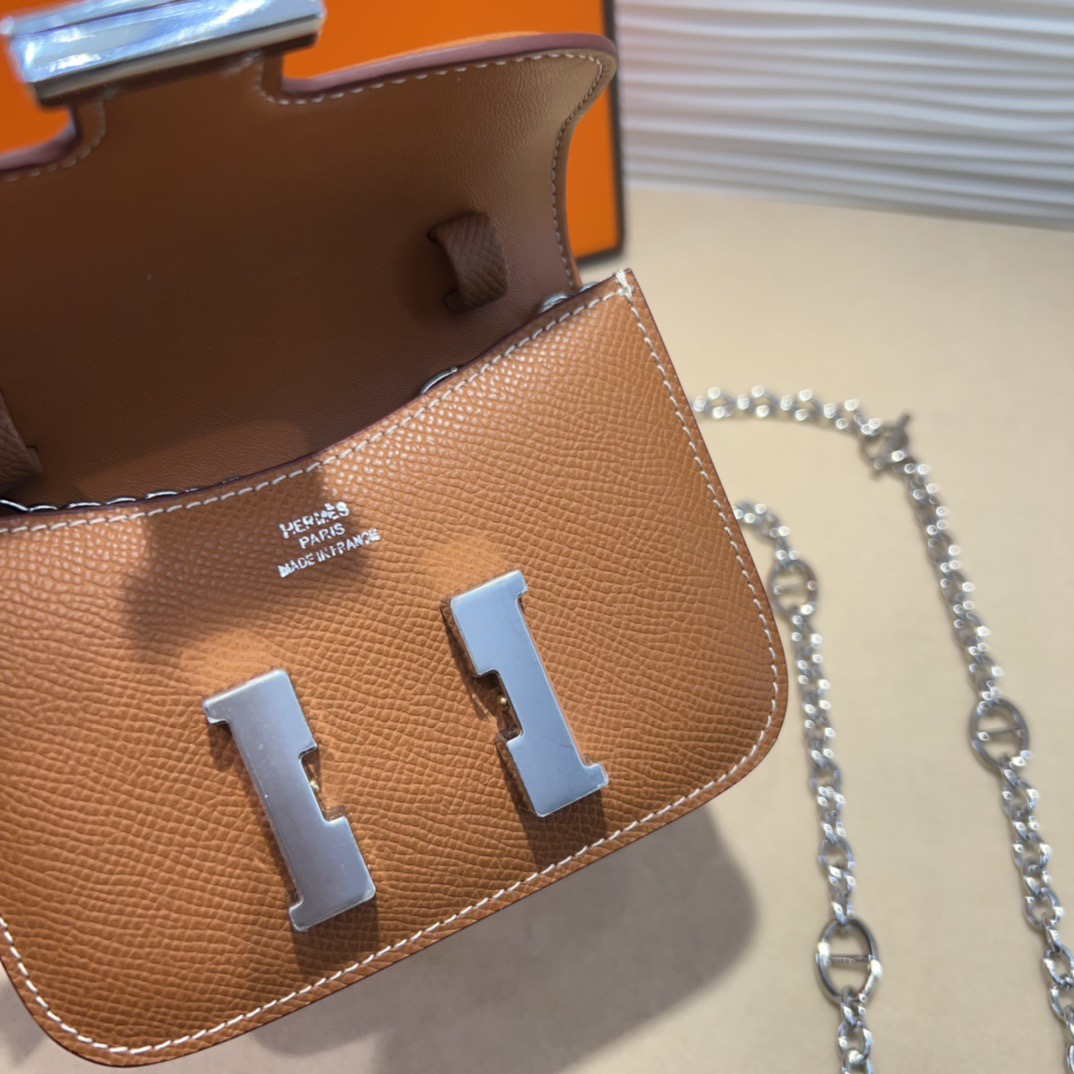 P kelly一直是时尚圈的热宠元素，各路达人都很爱！全套标配包装齐全，这货目前市面连个仿货的影子都木有