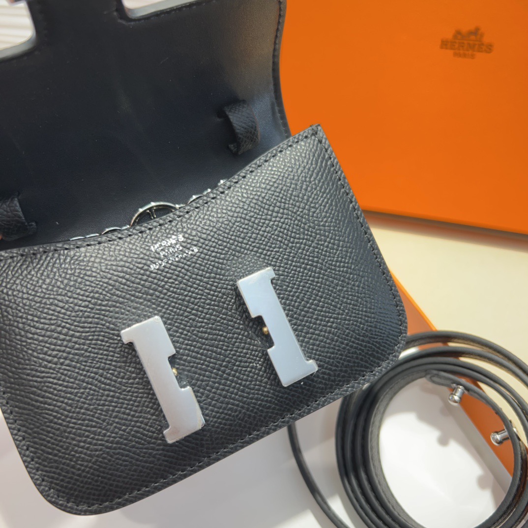 P kelly一直是时尚圈的热宠元素，各路达人都很爱！全套标配包装齐全，这货目前市面连个仿货的影子都木有