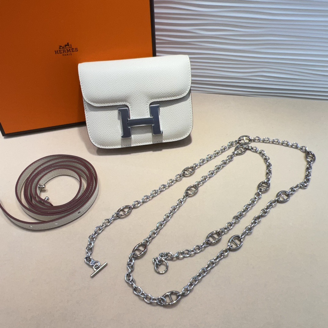 P kelly一直是时尚圈的热宠元素，各路达人都很爱！全套标配包装齐全，这货目前市面连个仿货的影子都木有