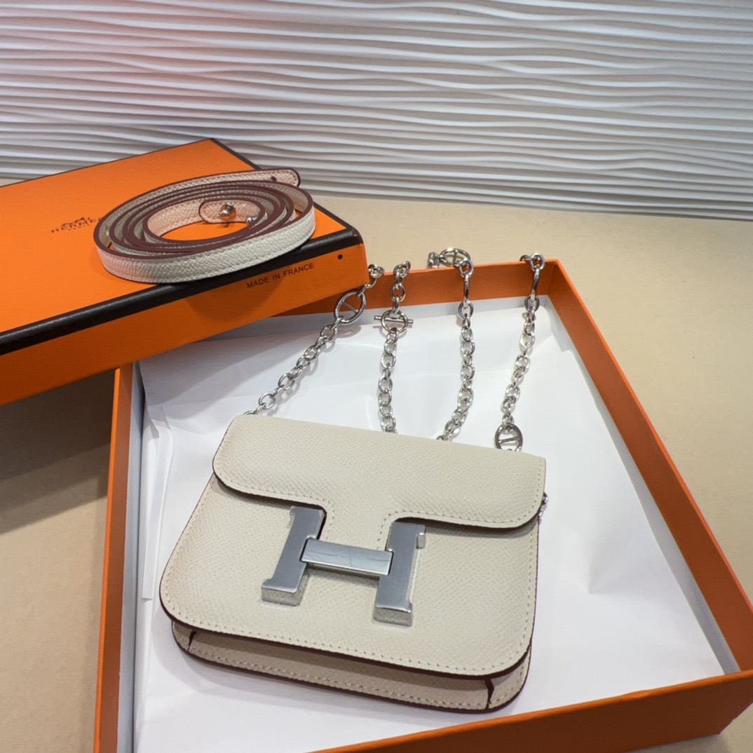 P kelly一直是时尚圈的热宠元素，各路达人都很爱！全套标配包装齐全，这货目前市面连个仿货的影子都木有