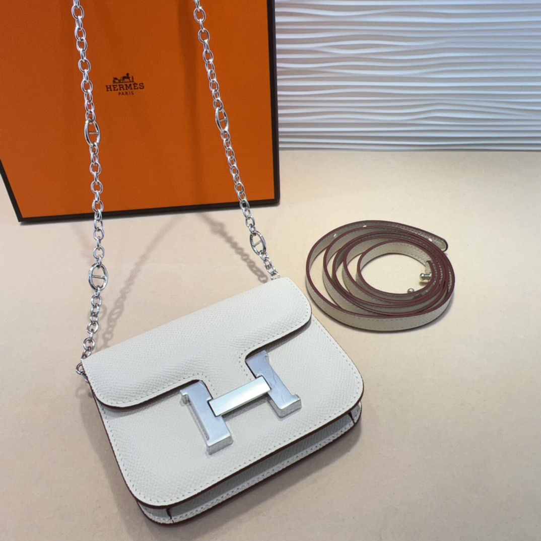 P kelly一直是时尚圈的热宠元素，各路达人都很爱！全套标配包装齐全，这货目前市面连个仿货的影子都木有