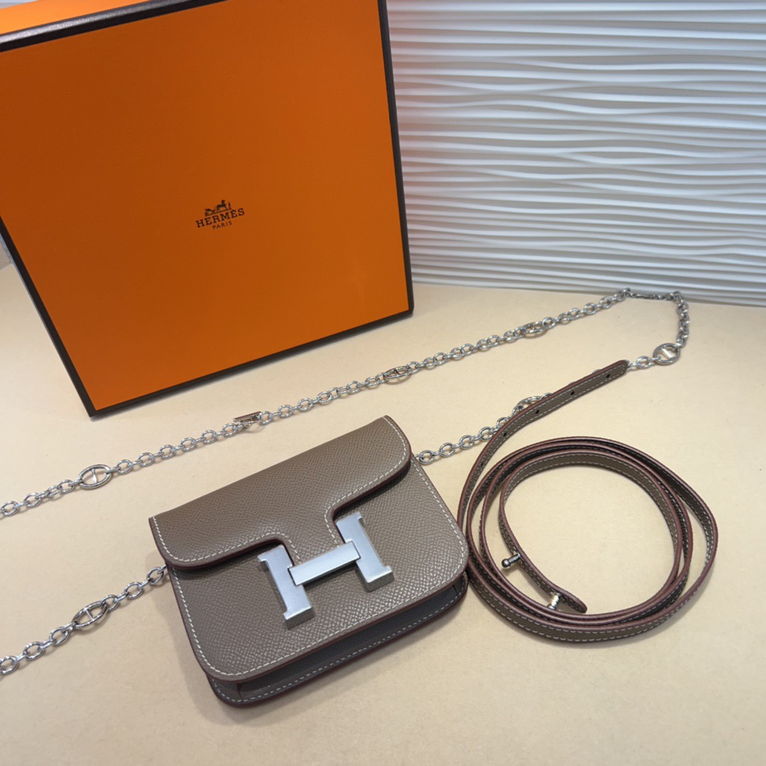 P kelly一直是时尚圈的热宠元素，各路达人都很爱！全套标配包装齐全，这货目前市面连个仿货的影子都木有