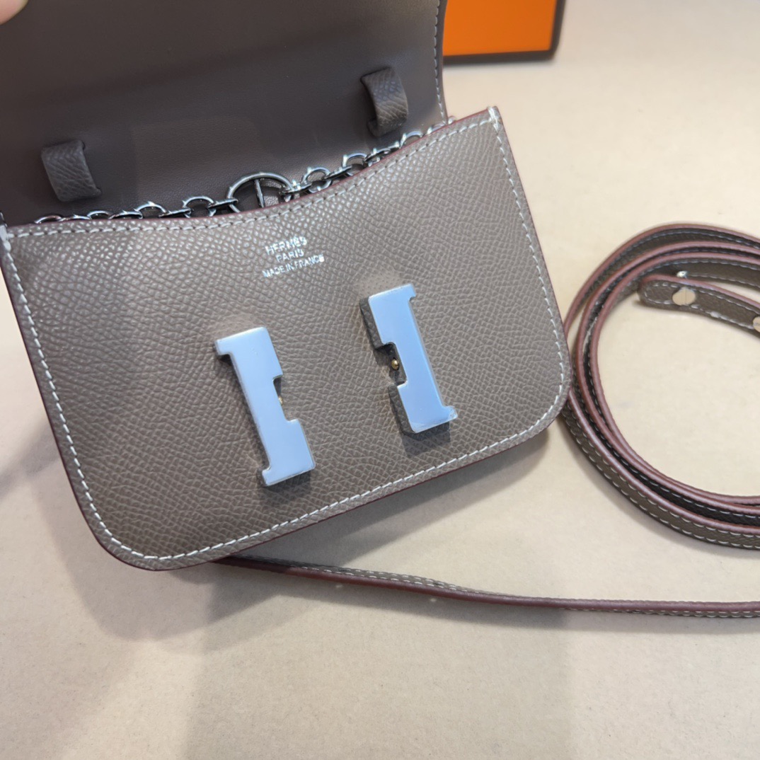 P kelly一直是时尚圈的热宠元素，各路达人都很爱！全套标配包装齐全，这货目前市面连个仿货的影子都木有