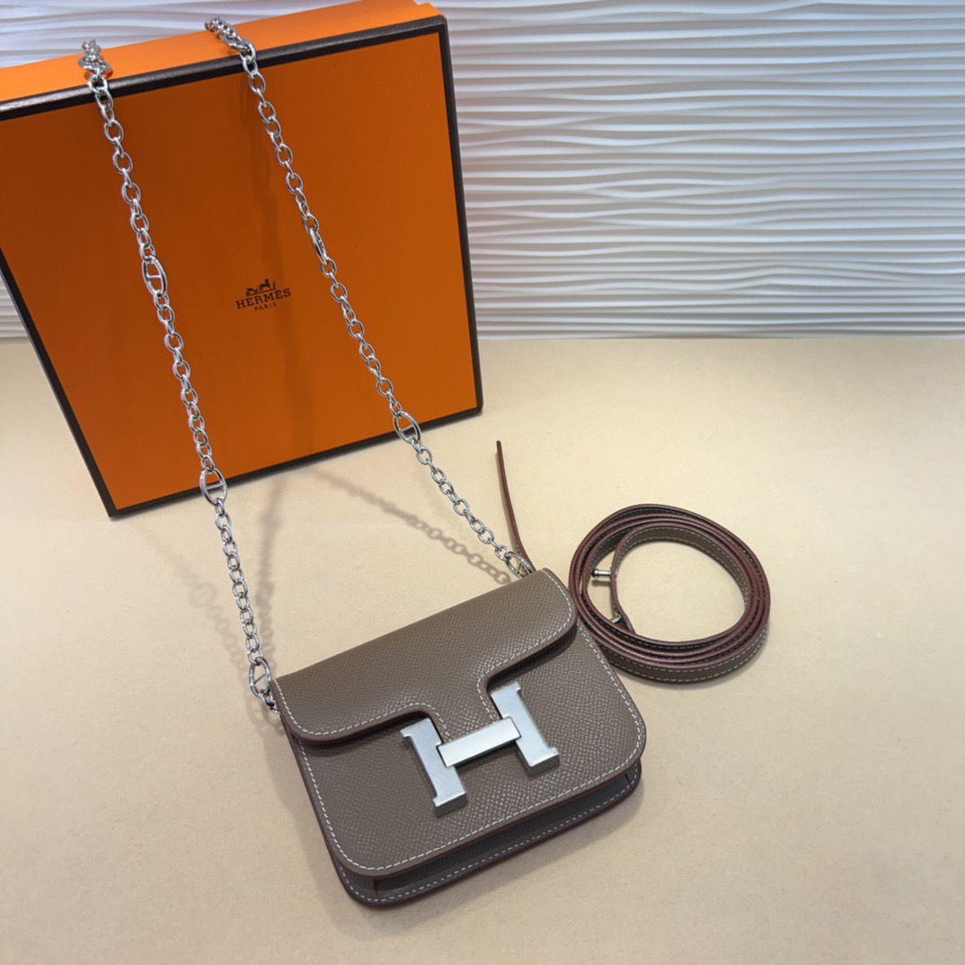 P kelly一直是时尚圈的热宠元素，各路达人都很爱！全套标配包装齐全，这货目前市面连个仿货的影子都木有