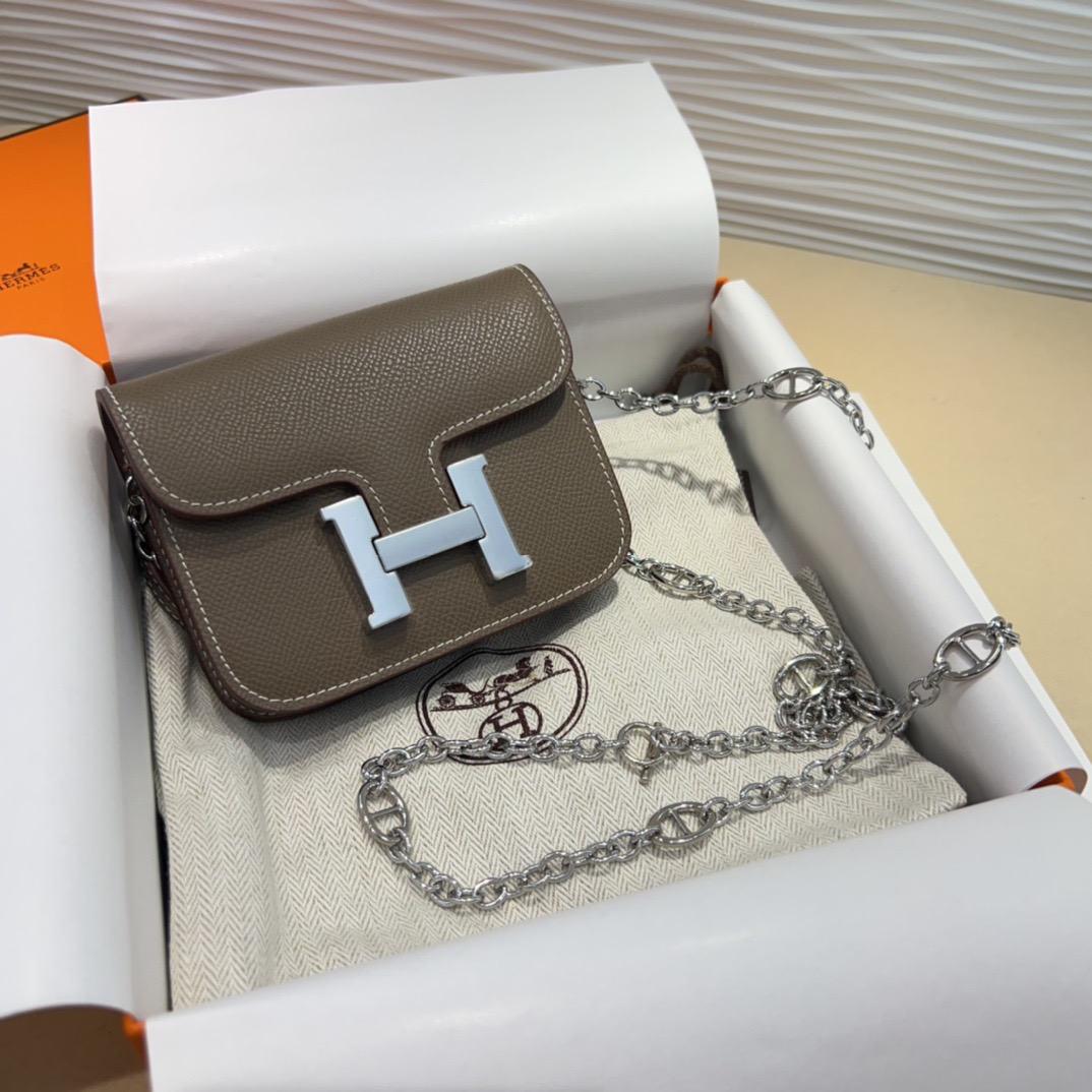 P kelly一直是时尚圈的热宠元素，各路达人都很爱！全套标配包装齐全，这货目前市面连个仿货的影子都木有