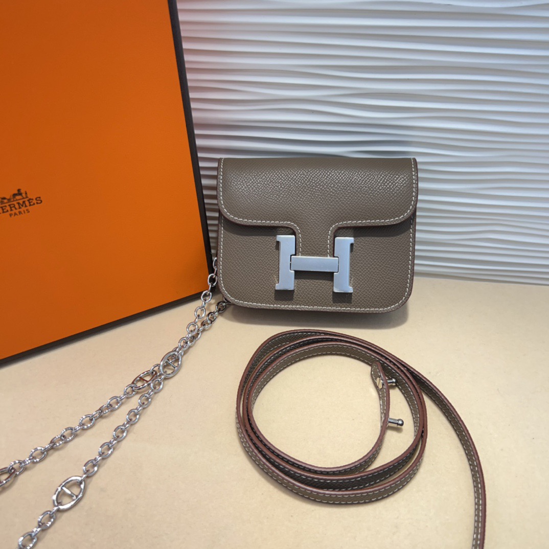 P kelly一直是时尚圈的热宠元素，各路达人都很爱！全套标配包装齐全，这货目前市面连个仿货的影子都木有