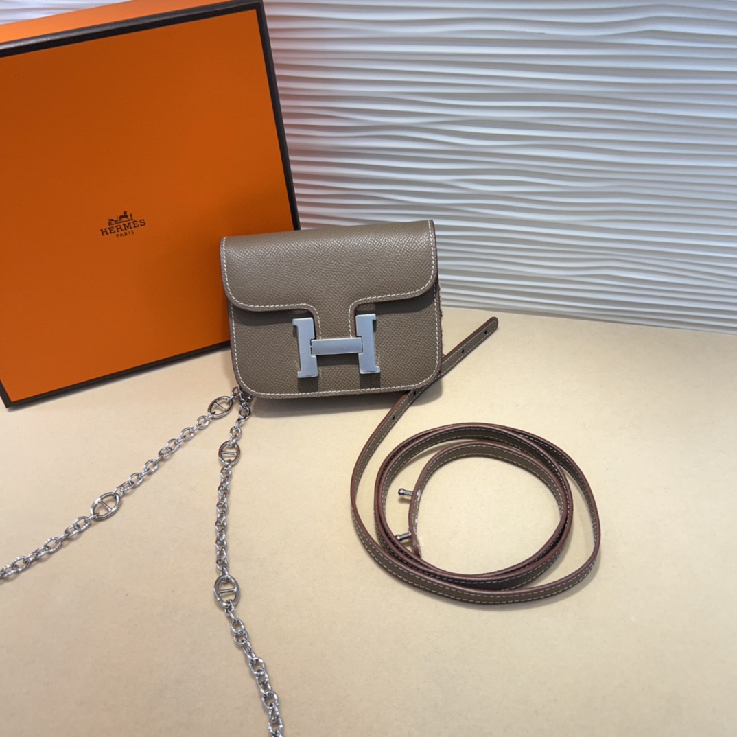 P kelly一直是时尚圈的热宠元素，各路达人都很爱！全套标配包装齐全，这货目前市面连个仿货的影子都木有