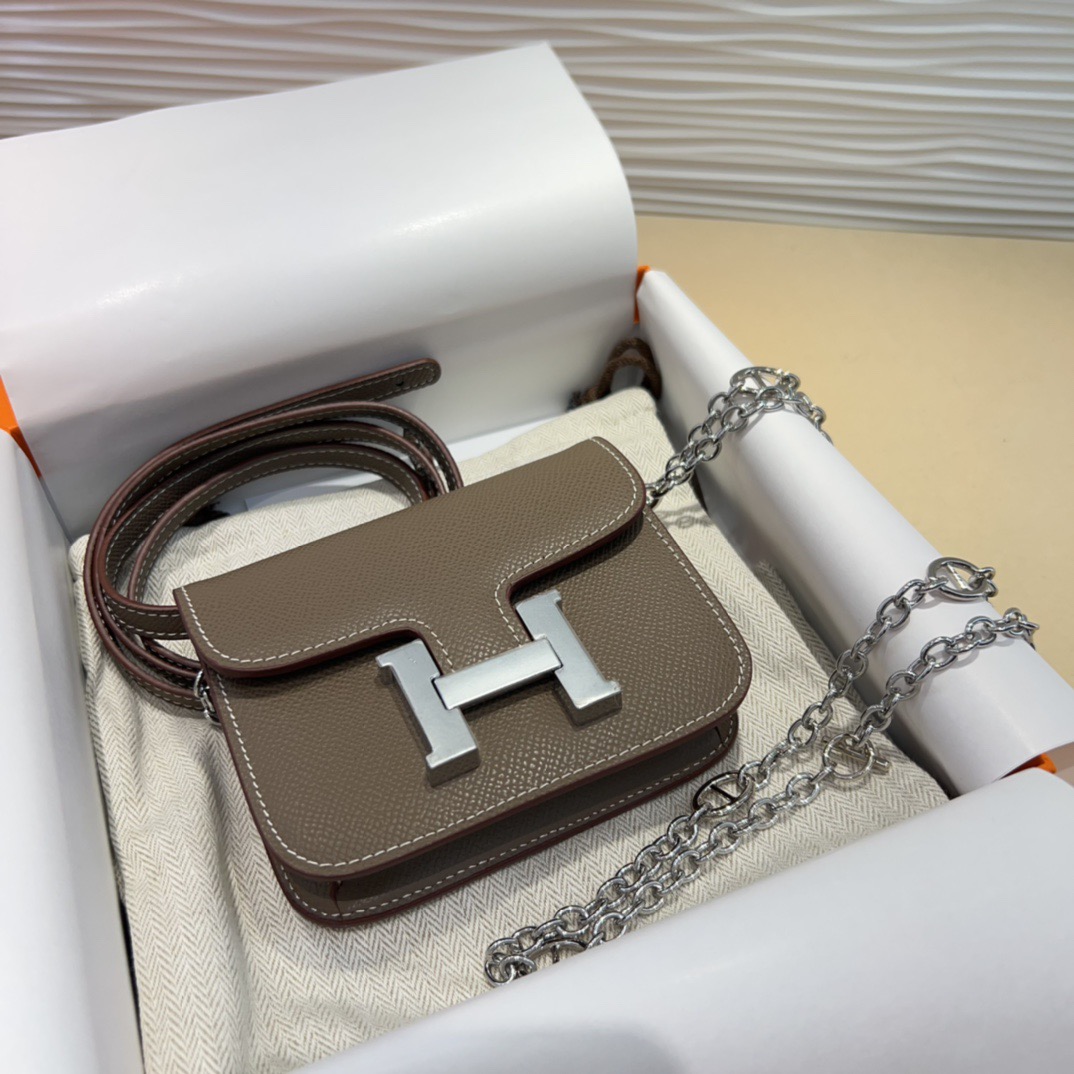 P kelly一直是时尚圈的热宠元素，各路达人都很爱！全套标配包装齐全，这货目前市面连个仿货的影子都木有