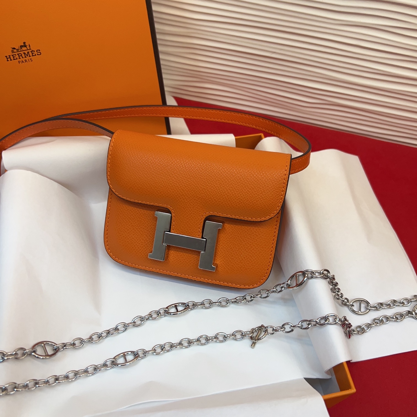 P kelly一直是时尚圈的热宠元素，各路达人都很爱！全套标配包装齐全，这货目前市面连个仿货的影子都木有