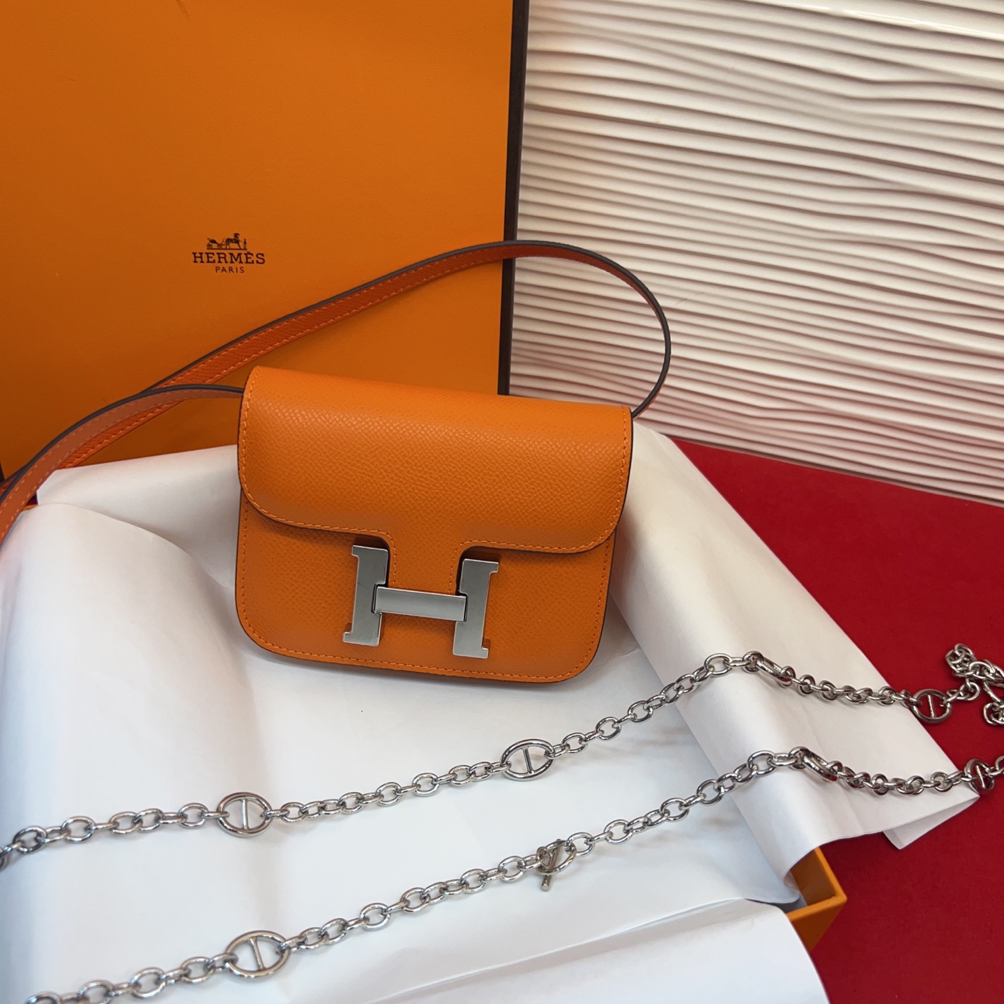 P kelly一直是时尚圈的热宠元素，各路达人都很爱！全套标配包装齐全，这货目前市面连个仿货的影子都木有