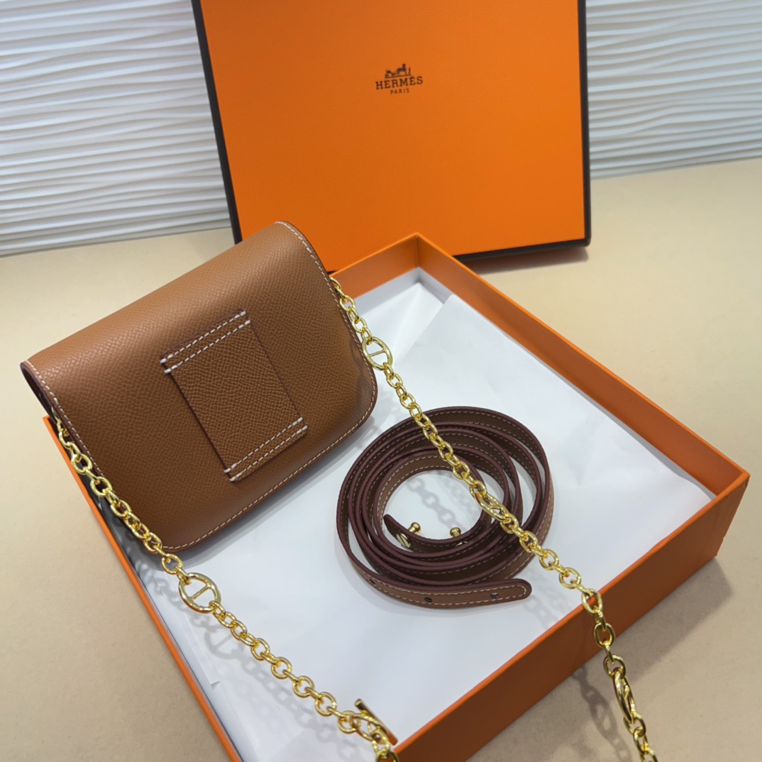 P kelly一直是时尚圈的热宠元素，各路达人都很爱！全套标配包装齐全，这货目前市面连个仿货的影子都木有