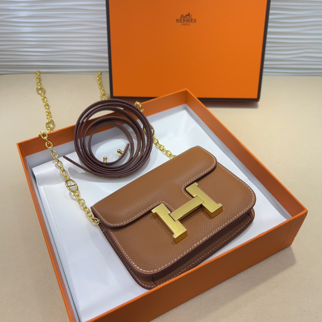 P kelly一直是时尚圈的热宠元素，各路达人都很爱！全套标配包装齐全，这货目前市面连个仿货的影子都木有