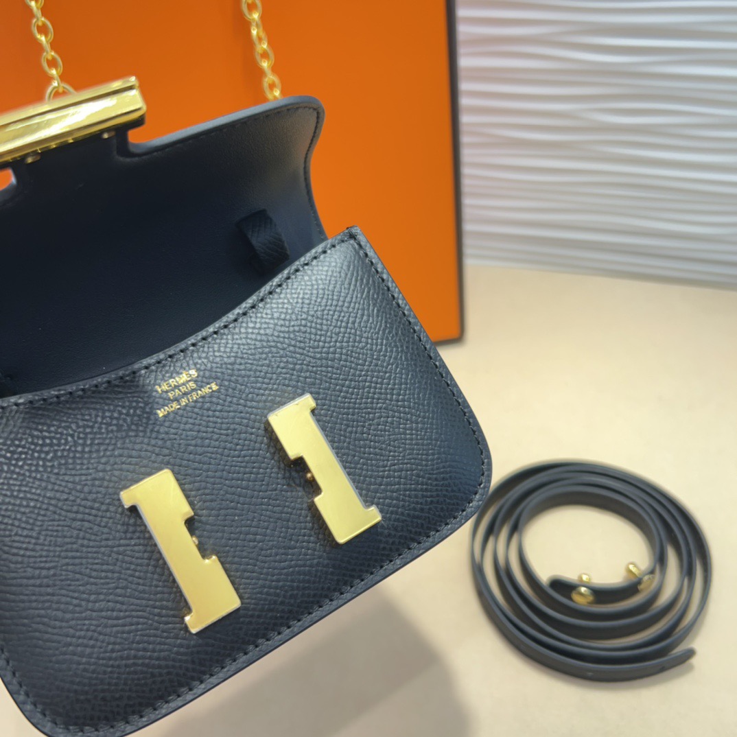 P kelly一直是时尚圈的热宠元素，各路达人都很爱！全套标配包装齐全，这货目前市面连个仿货的影子都木有