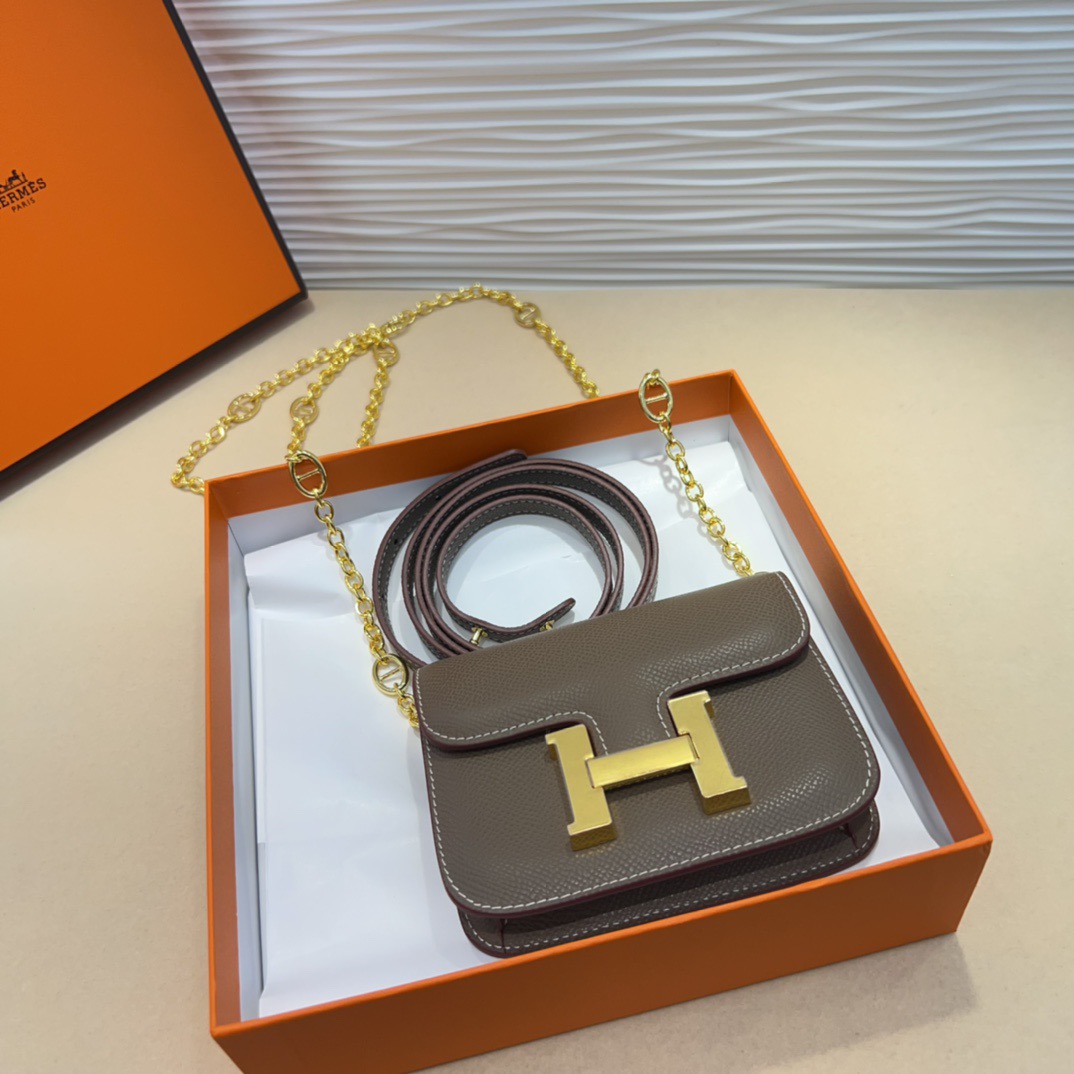 P kelly一直是时尚圈的热宠元素，各路达人都很爱！全套标配包装齐全，这货目前市面连个仿货的影子都木有