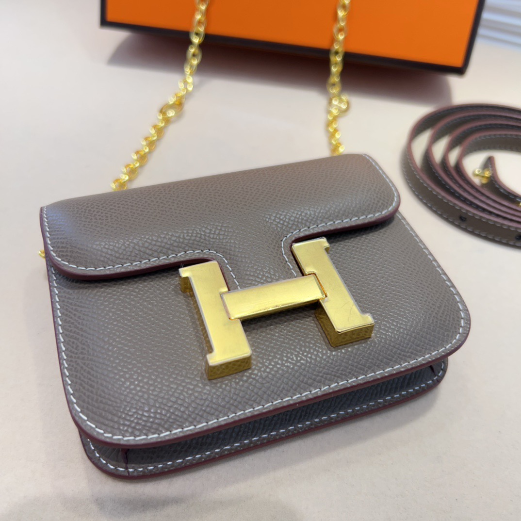 P kelly一直是时尚圈的热宠元素，各路达人都很爱！全套标配包装齐全，这货目前市面连个仿货的影子都木有