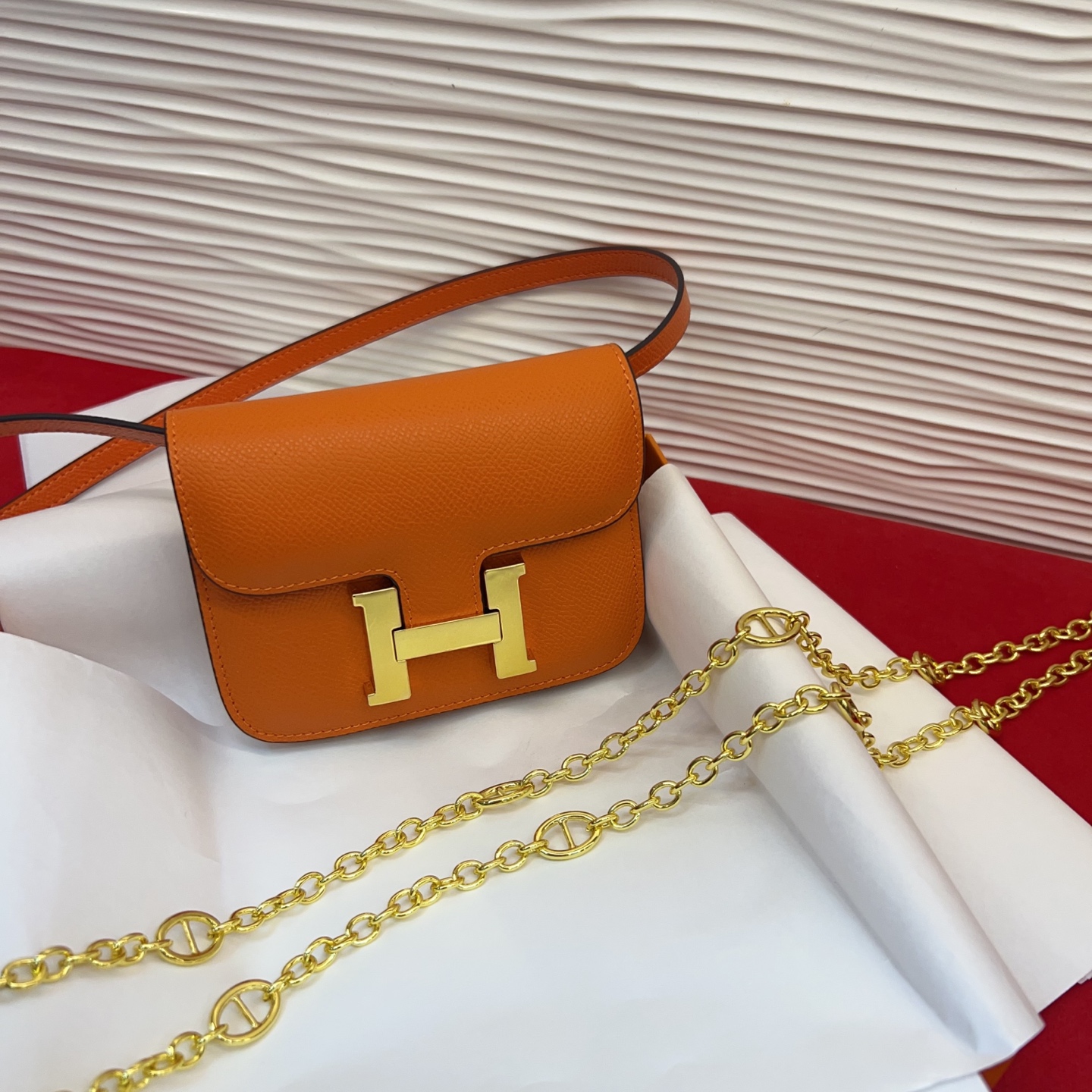 P kelly一直是时尚圈的热宠元素，各路达人都很爱！全套标配包装齐全，这货目前市面连个仿货的影子都木有