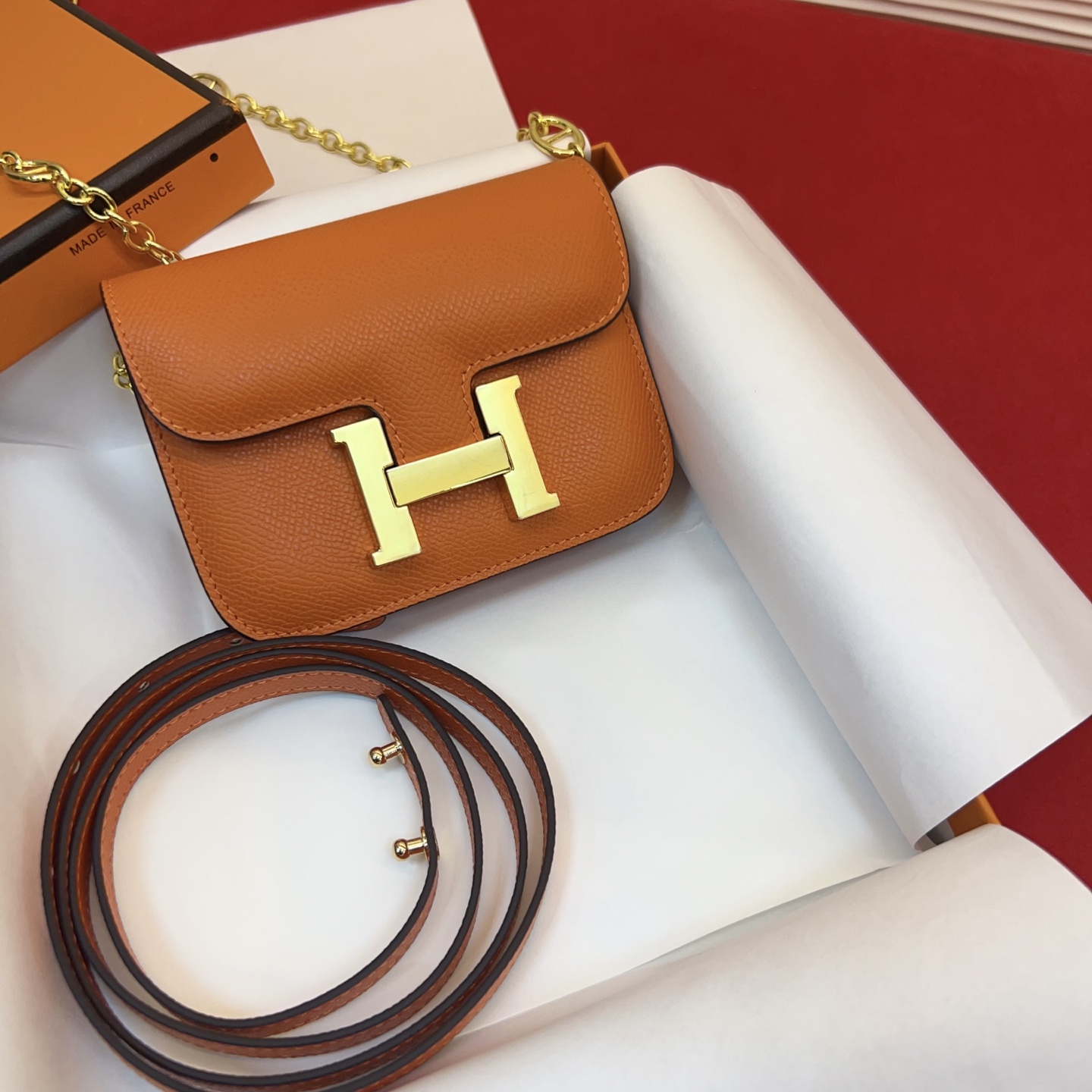 P kelly一直是时尚圈的热宠元素，各路达人都很爱！全套标配包装齐全，这货目前市面连个仿货的影子都木有