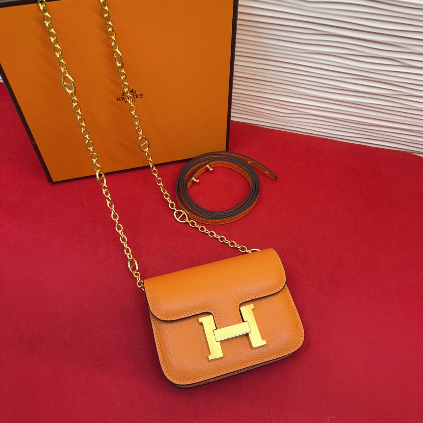 P kelly一直是时尚圈的热宠元素，各路达人都很爱！全套标配包装齐全，这货目前市面连个仿货的影子都木有