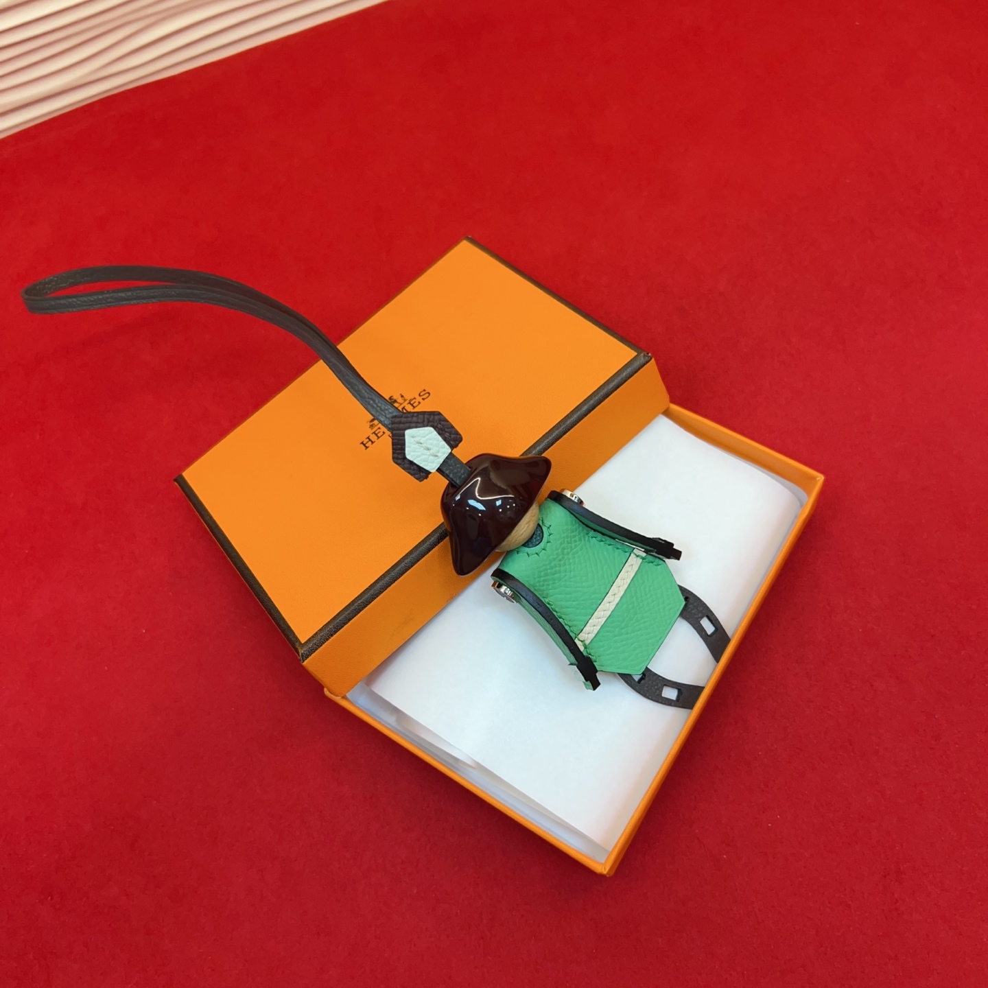 手工制作进口真皮欧美轻奢风海盗车载挂饰吊饰包包挂件。配图片盒子