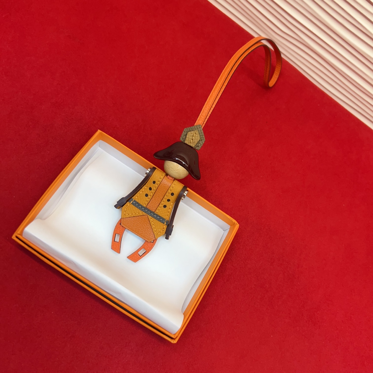 手工制作进口真皮欧美轻奢风海盗车载挂饰吊饰包包挂件。配图片盒子