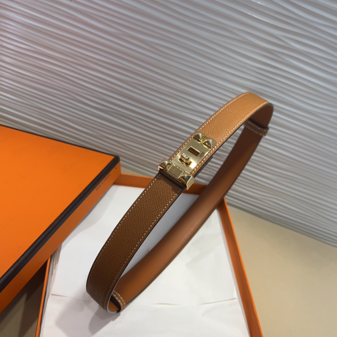 kelly一直是时尚圈的热宠元素，各路达人都很爱！全套标配包装齐全，这货目前市面连个仿货的影子都木有‼️